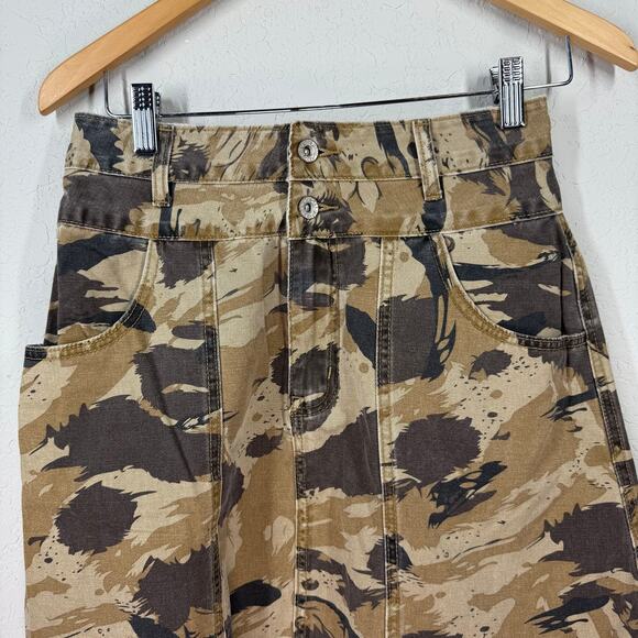 Women's Pol Camouflage Paneled Raw Hem Mini Skirt Size M NEW - Picture 2 of 8